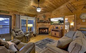 Talking Leaves Hot Tub Firepit And Comfy King Beds